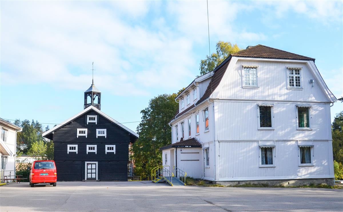 En hvit bygning - Klikk for stort bilde