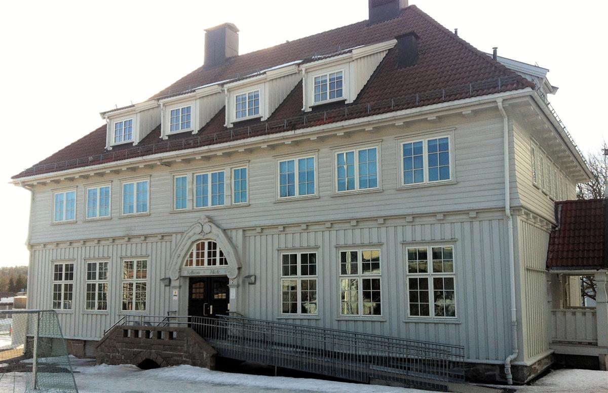 Pedagogisk-psykologisk kontor hovedinngang - Klikk for stort bilde