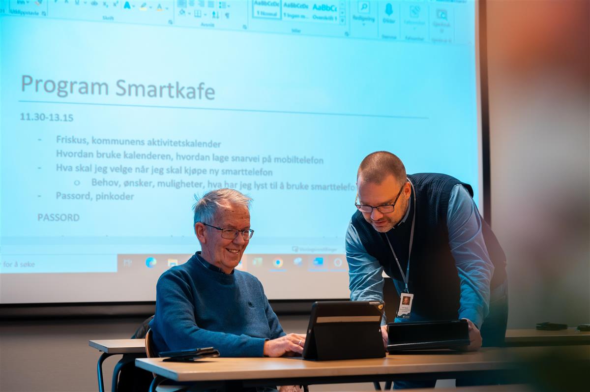 To menn på Smartkafe - Klikk for stort bilde