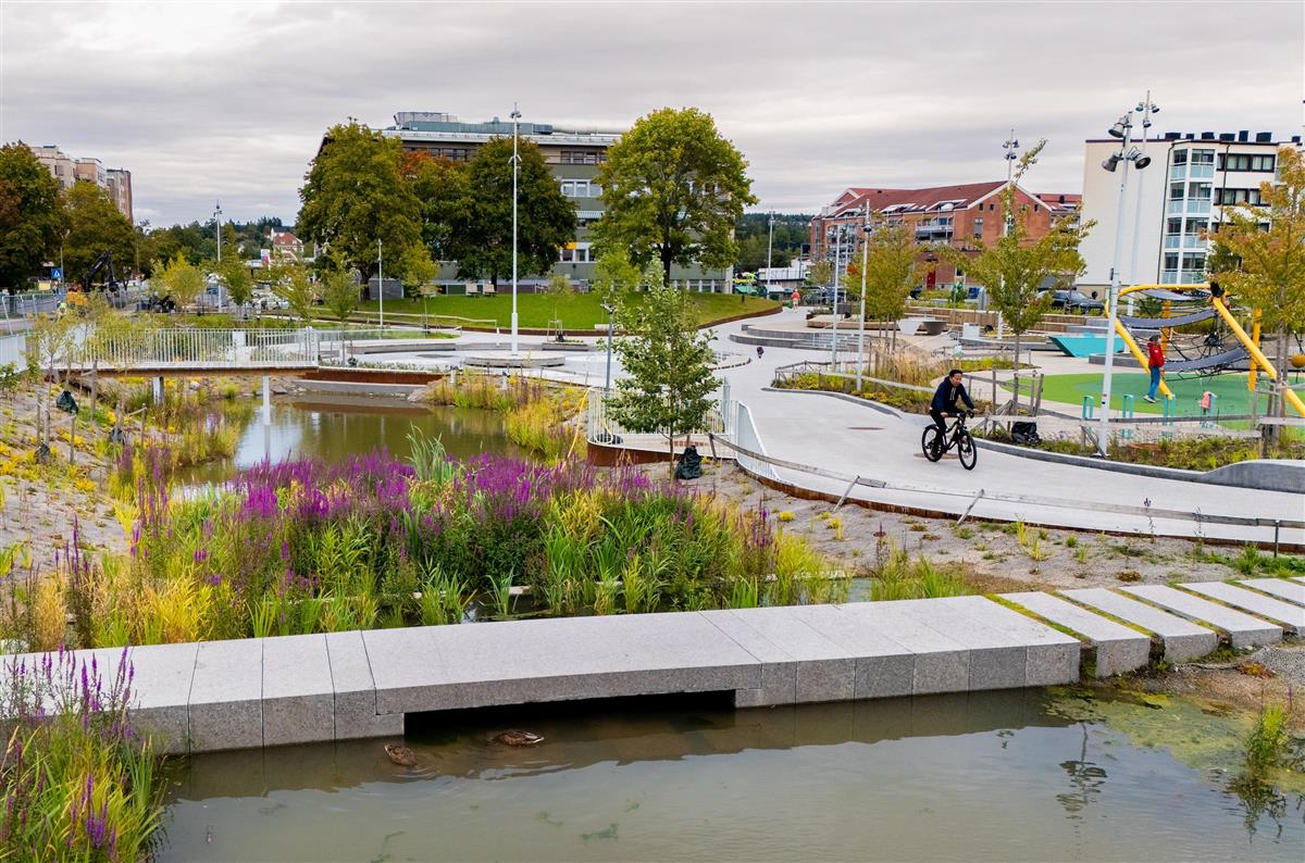 Park med dammer - Klikk for stort bilde