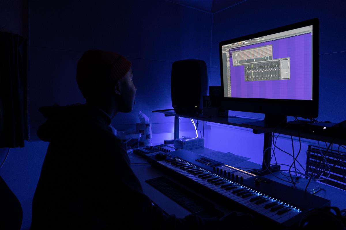 Bilde fra musikkstudio på VOLT - Klikk for stort bilde